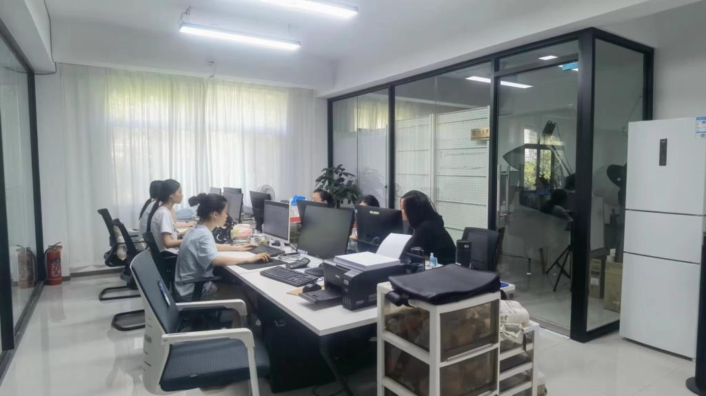 Yiwu Yihui Trading Co., Ltd. Rhinestones