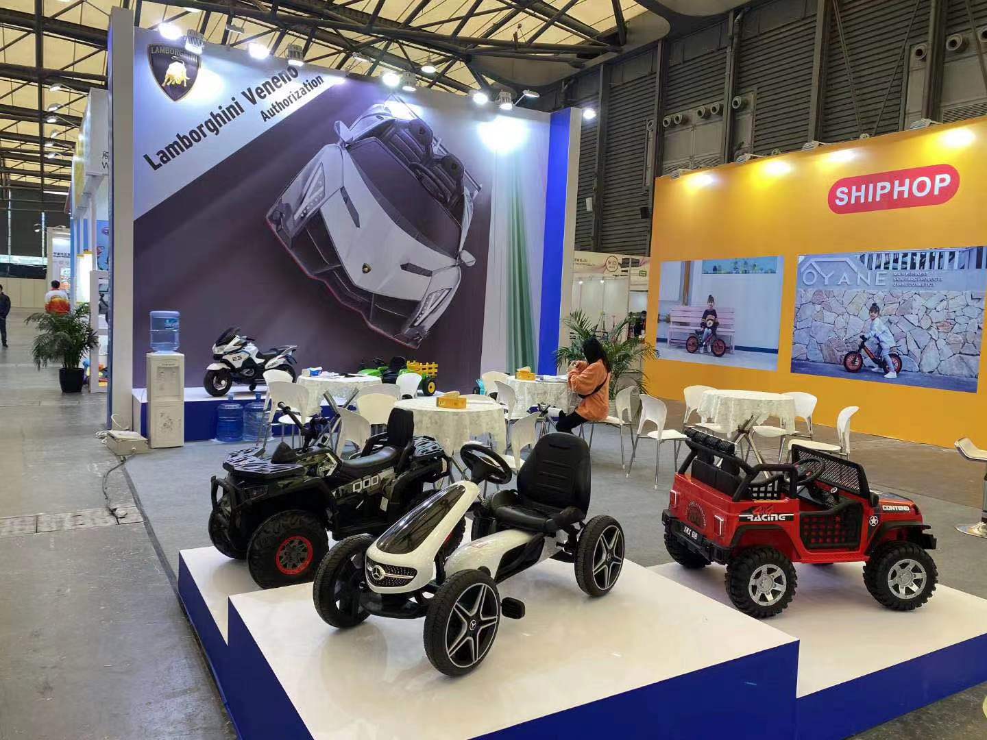 Manuwo International Trade (Hangzhou) Co., Ltd. Children's electric ride-on cars