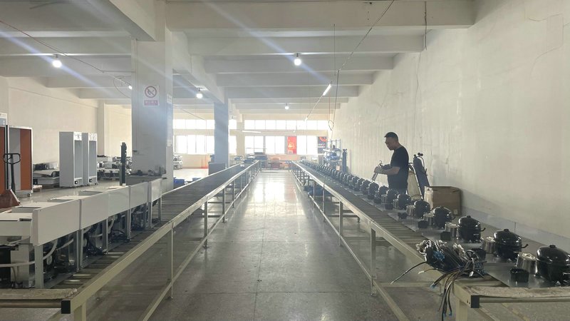 Guangdong Sindron Intelligent Technology Co., Ltd. Drink and Snack Vending Machine