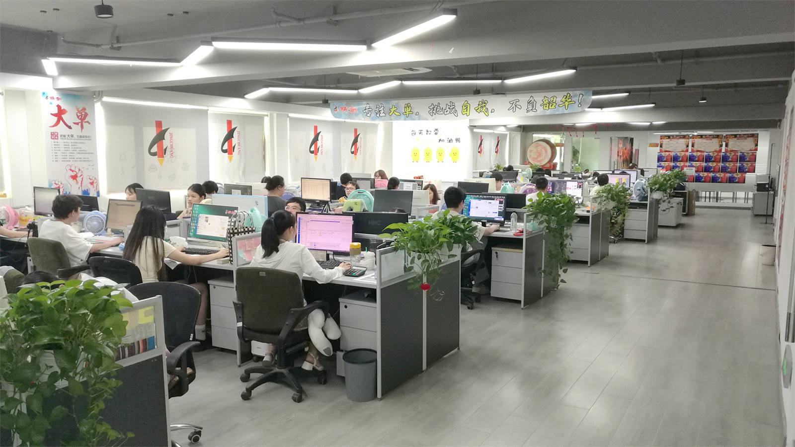 Hubei JC Advertising Co., Ltd. Custom Flags
