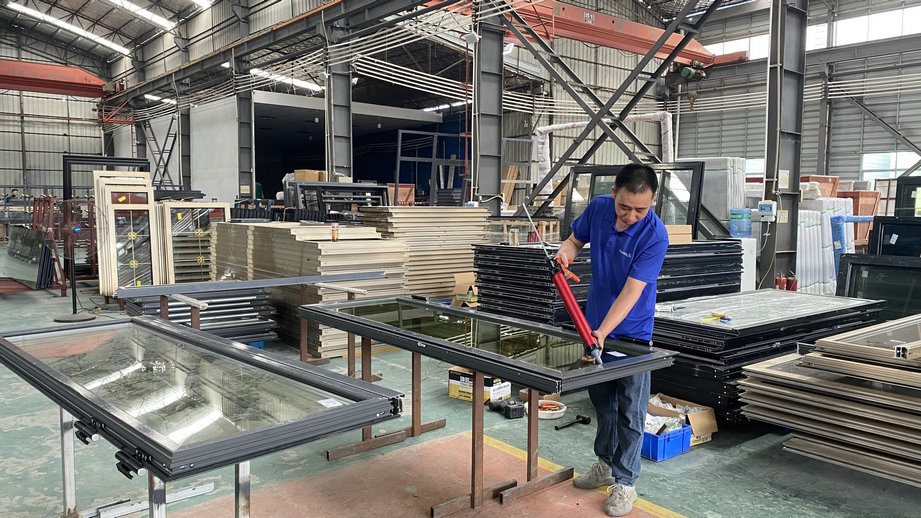Foshan Grandsea Building Material Co., Ltd. Garage Doors