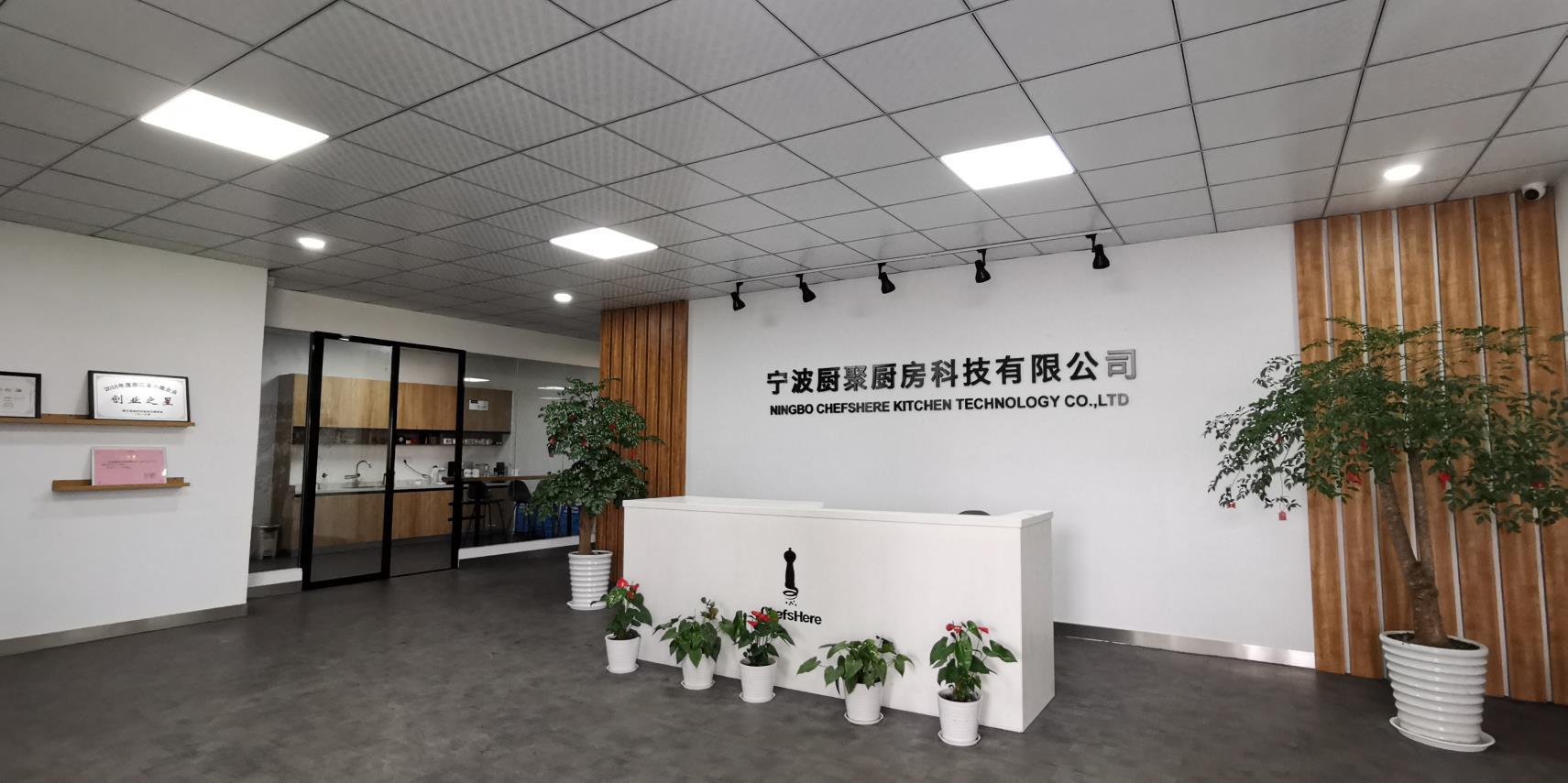 Ningbo Chefshere Kitchen Technology Co., Ltd. Electric pepper grinders