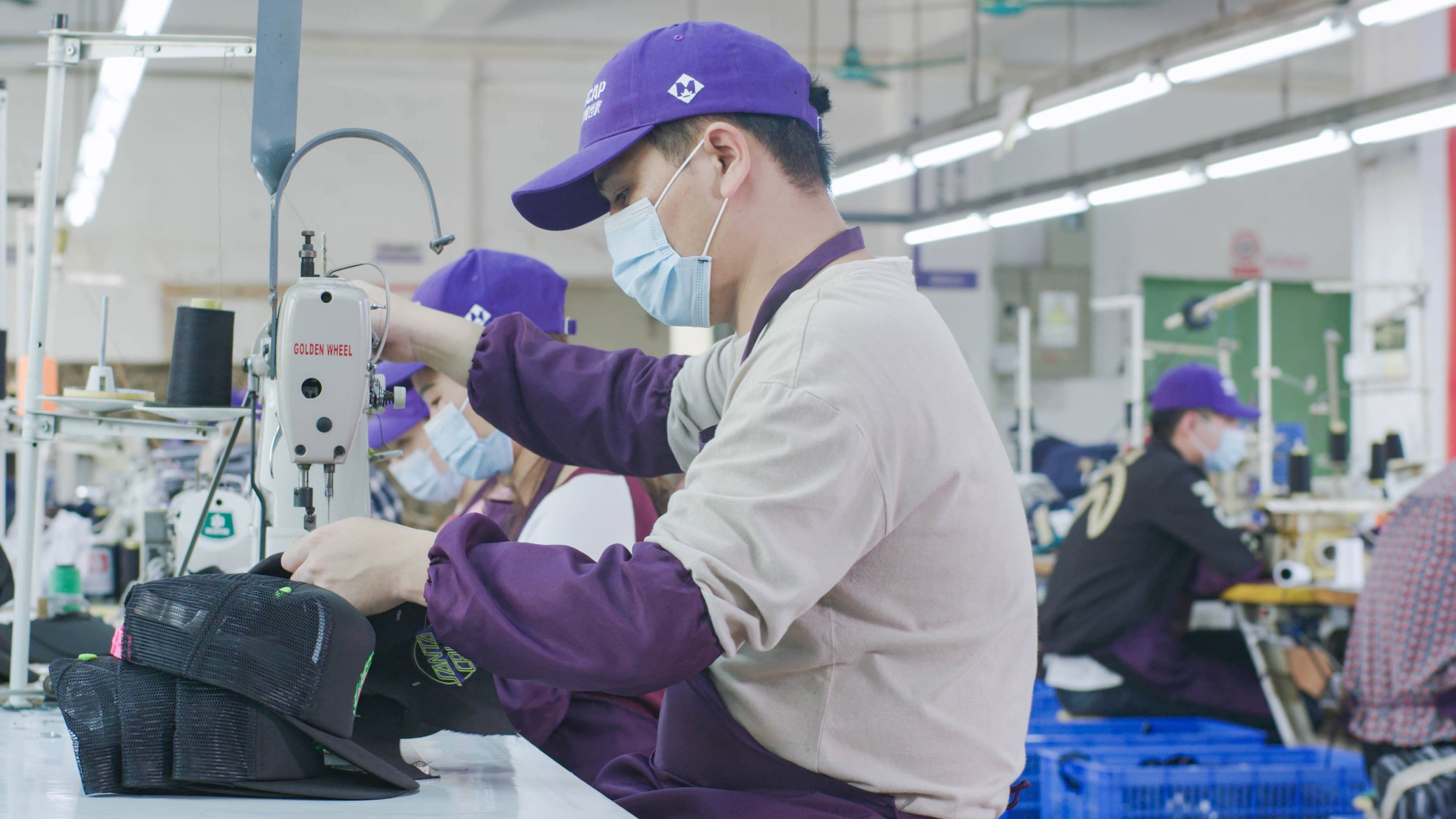 Jieyang Rongcheng Xiangyuan Hat Factory factory image 2