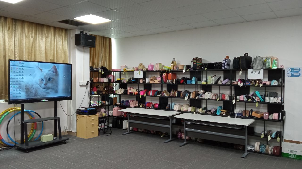 Guangzhou Caccia Dresser Co., Ltd. Mesh bags