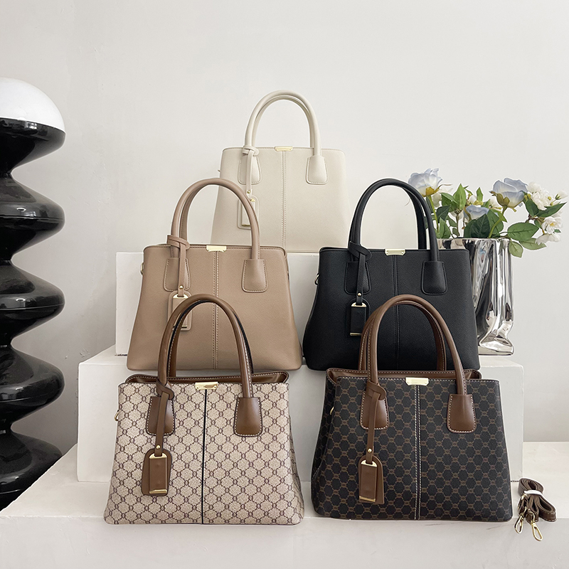 Factory Wholesale Large Capacity Handbags 2024 Lady Luxury Bags Lady Fashion Design Shoulder Purses for women