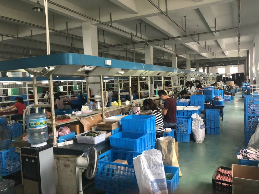 Shenzhen Hui Zhi Rong Technology Co., Ltd. electric space heaters