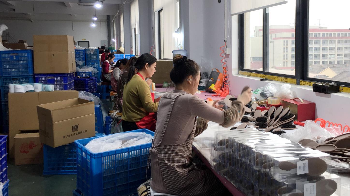 Zhengzhou Youminke Trade Co., Ltd. Hair extensions