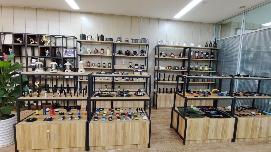 Ningbo JELO Outdoor Goods Co., Ltd. Camping Lanterns