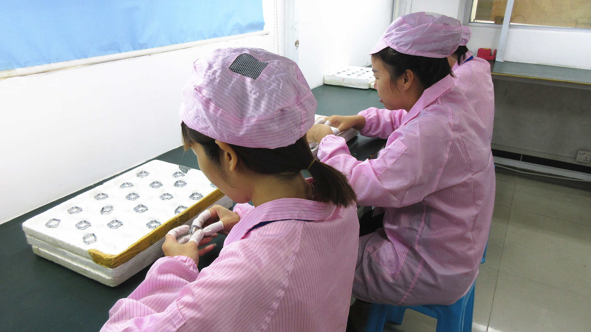 SHENZHEN AMOVAN INDUSTRY CO.,LTD Smart watches