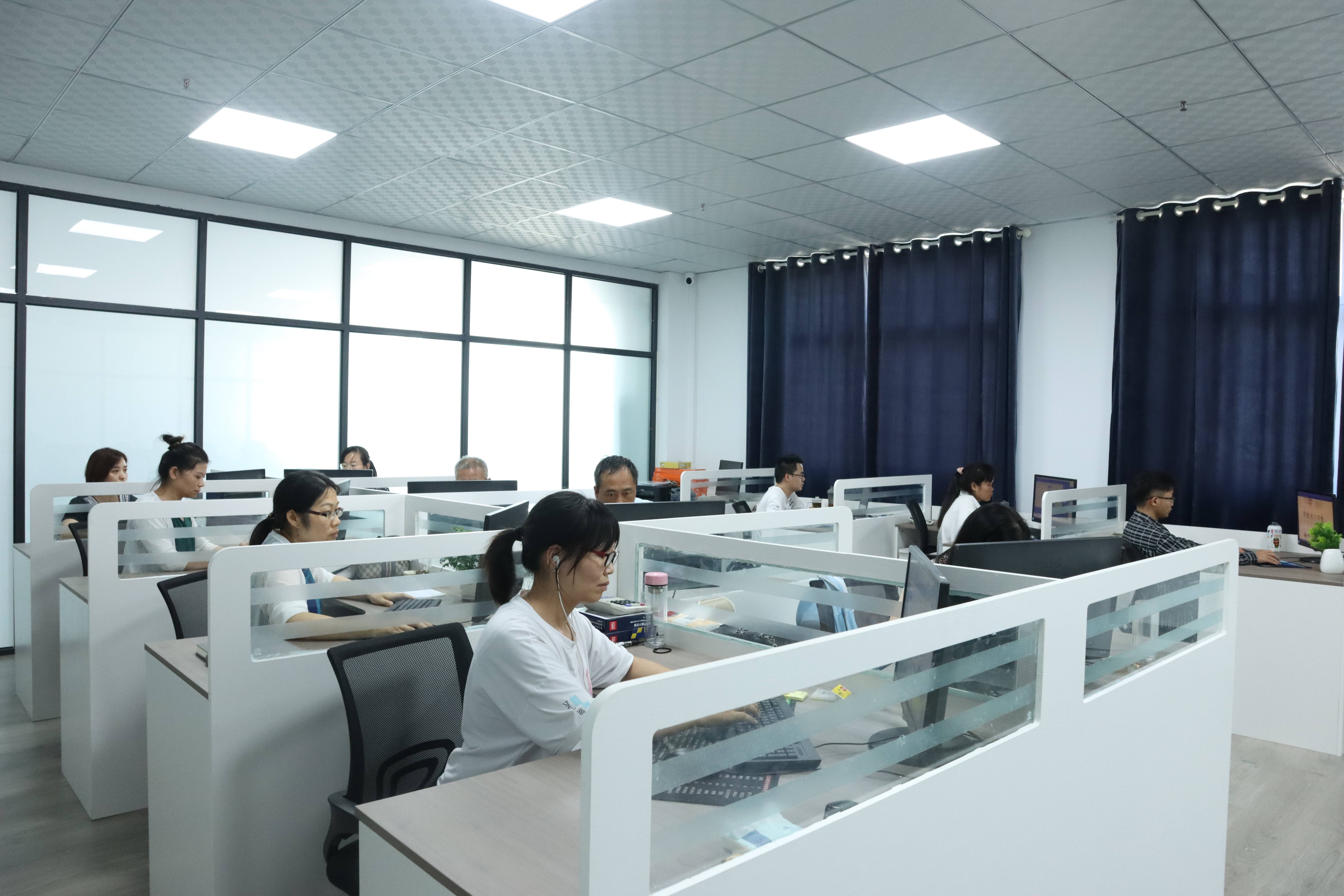Nanyang Fortunate Pet Industrial Co., Ltd. Pet collar and leash