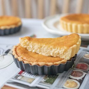 CHEFMADE WK10036 Carbon Steel Bakeware 9.5" Round Non-stick Oven Baking Tart Pie Quiche Pan With Loose Bottom