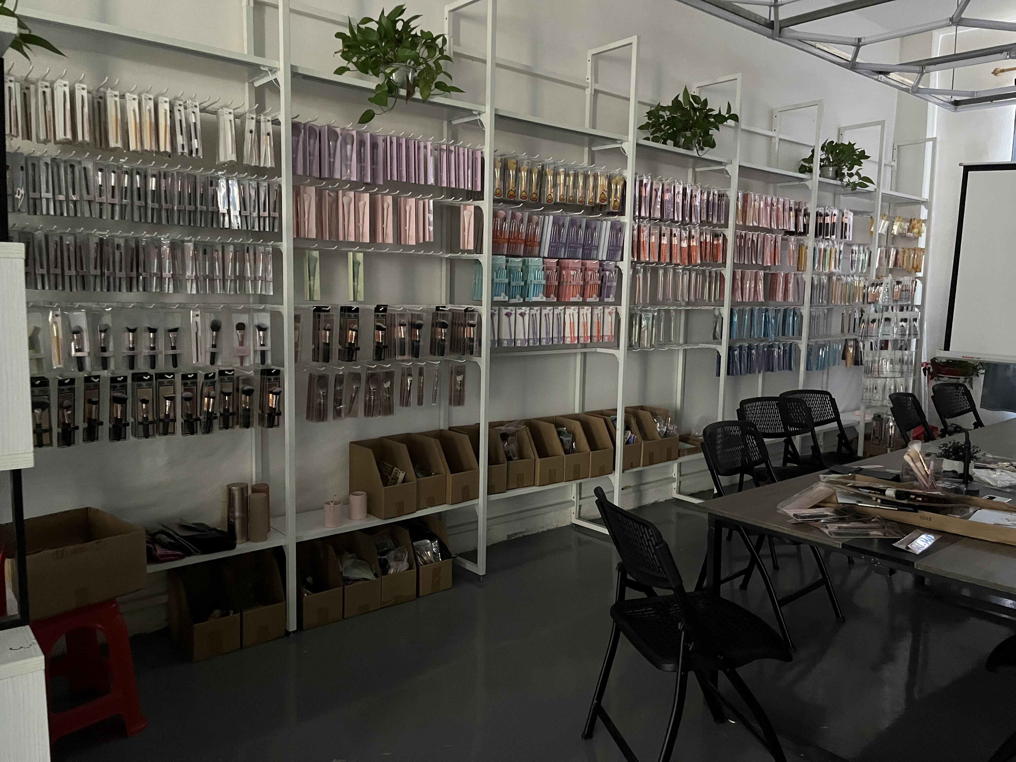 Nanchang Zhizhuang Cosmetic Co., Ltd. Nail Brush