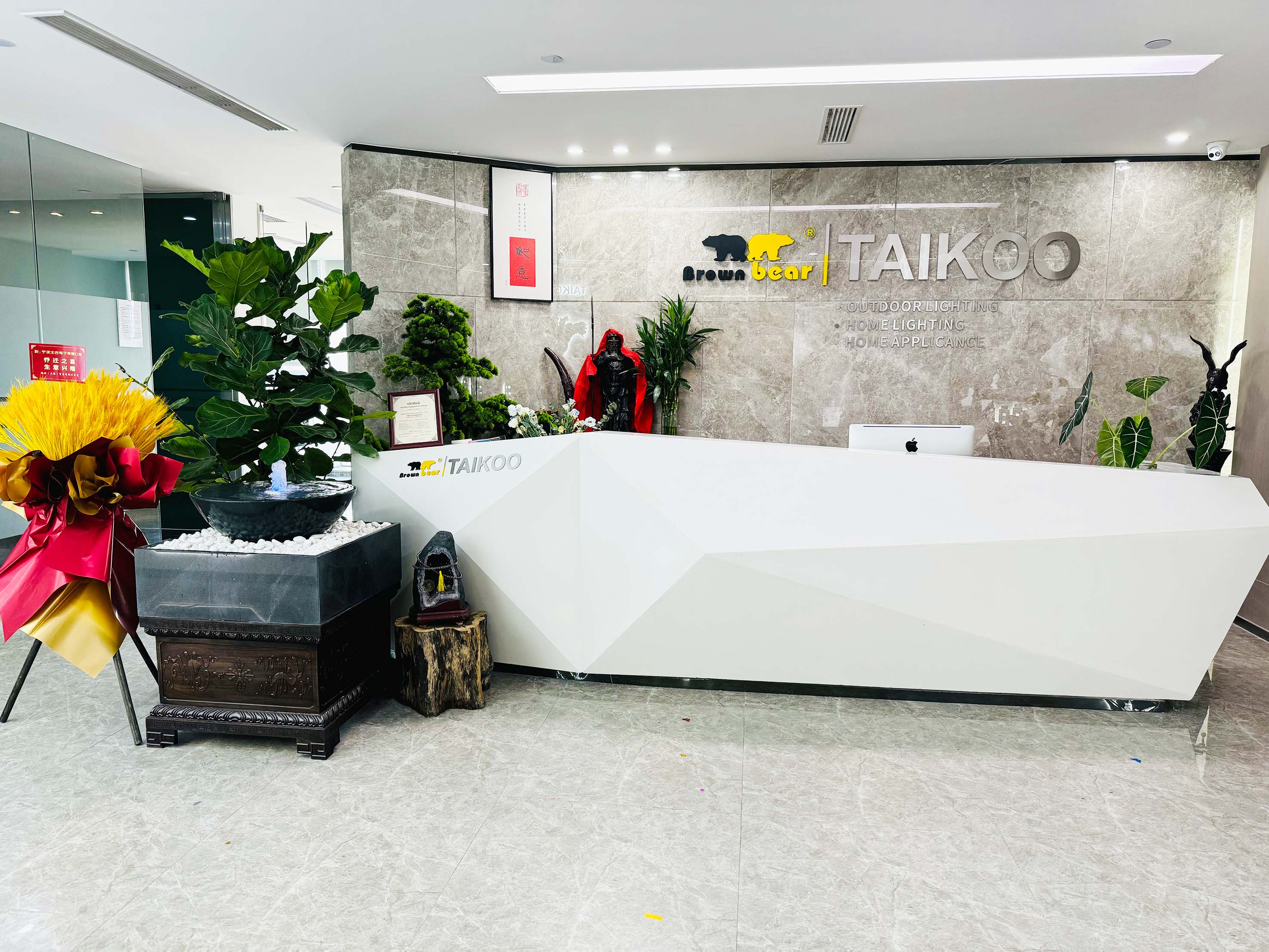 Ningbo Taikoo Electronics Co., Ltd. Table Lamp