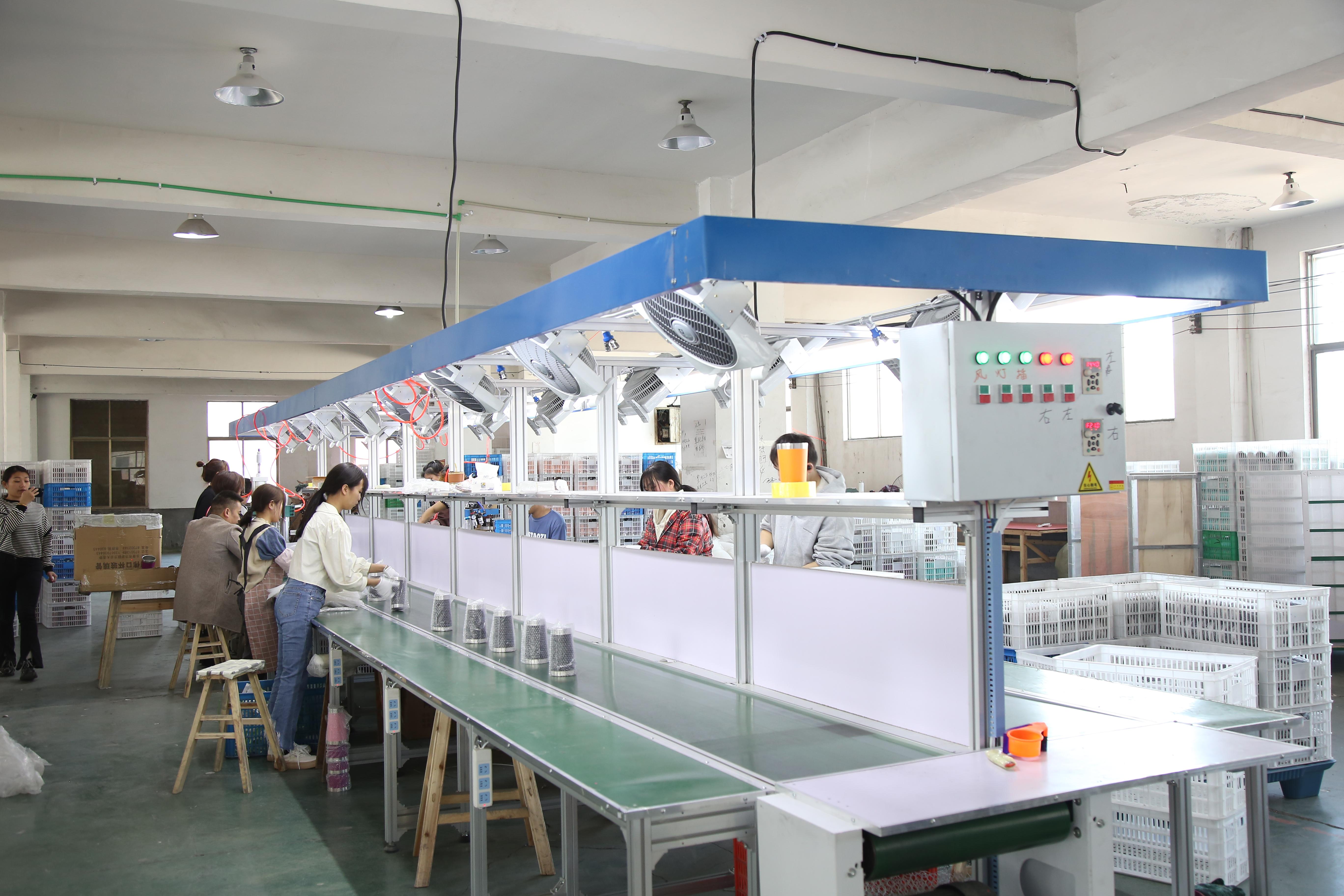 Henan Ernst Smart Technology Co., Ltd. Mirror photo booth
