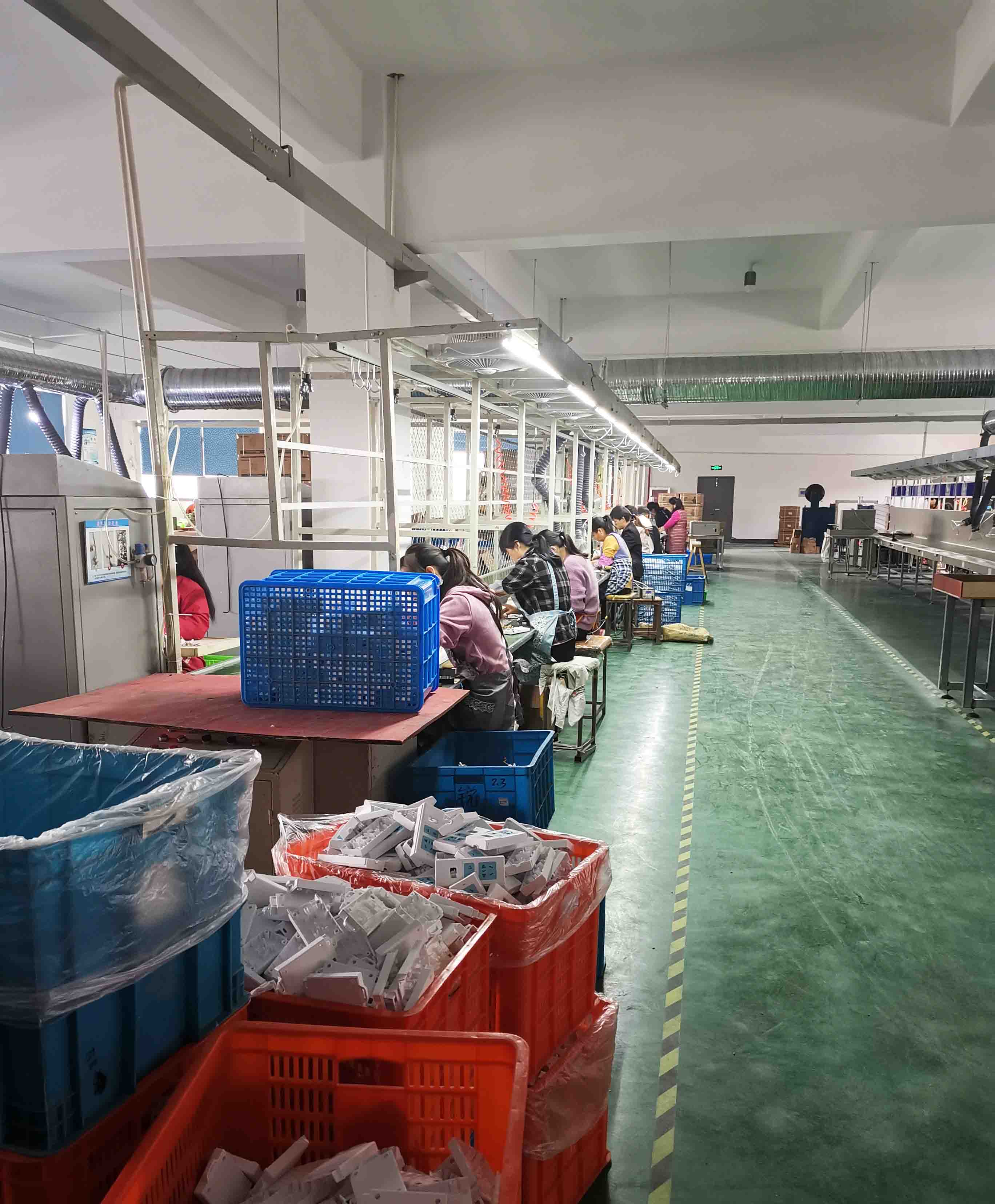 Cixi Yehong Electrical Appliance Co., Ltd. Extension socket