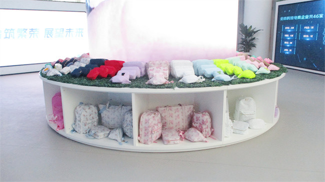 Jiangxi Province Three Bowls Trading Co., Ltd. Duffle Bag