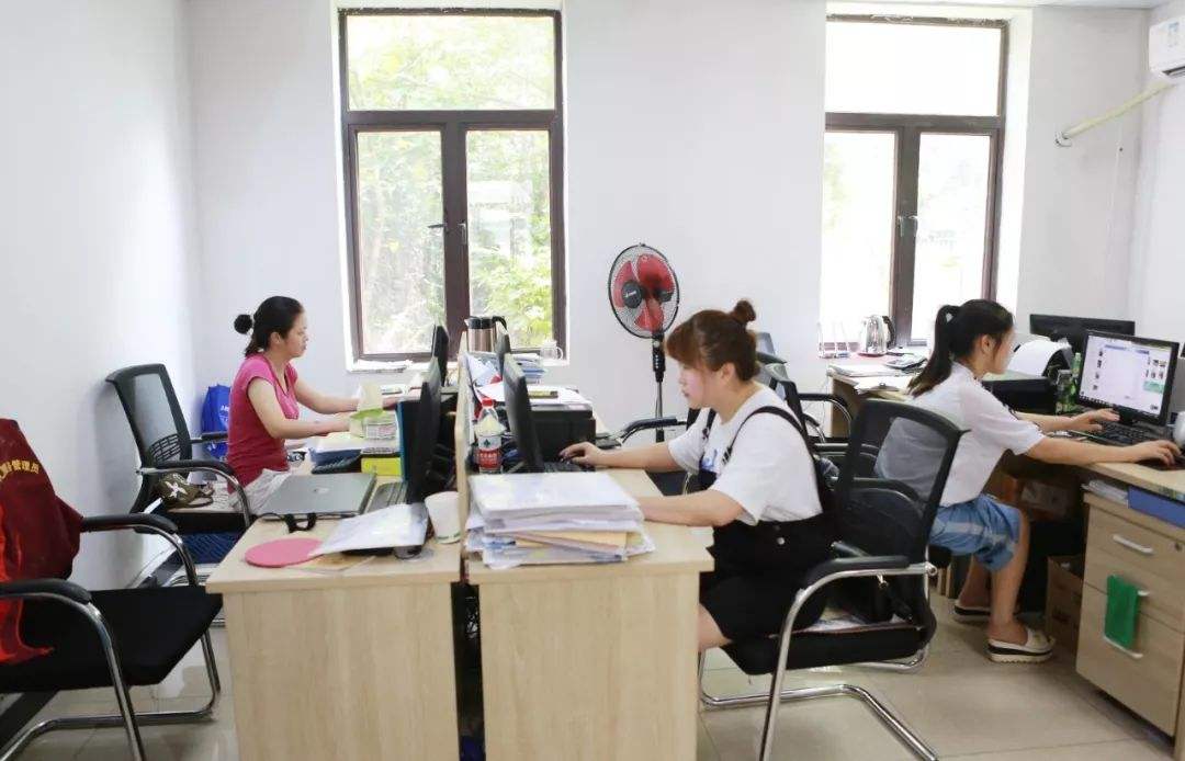 Shenzhen Longhua District Xianguan Manicures Firm Manicure Set
