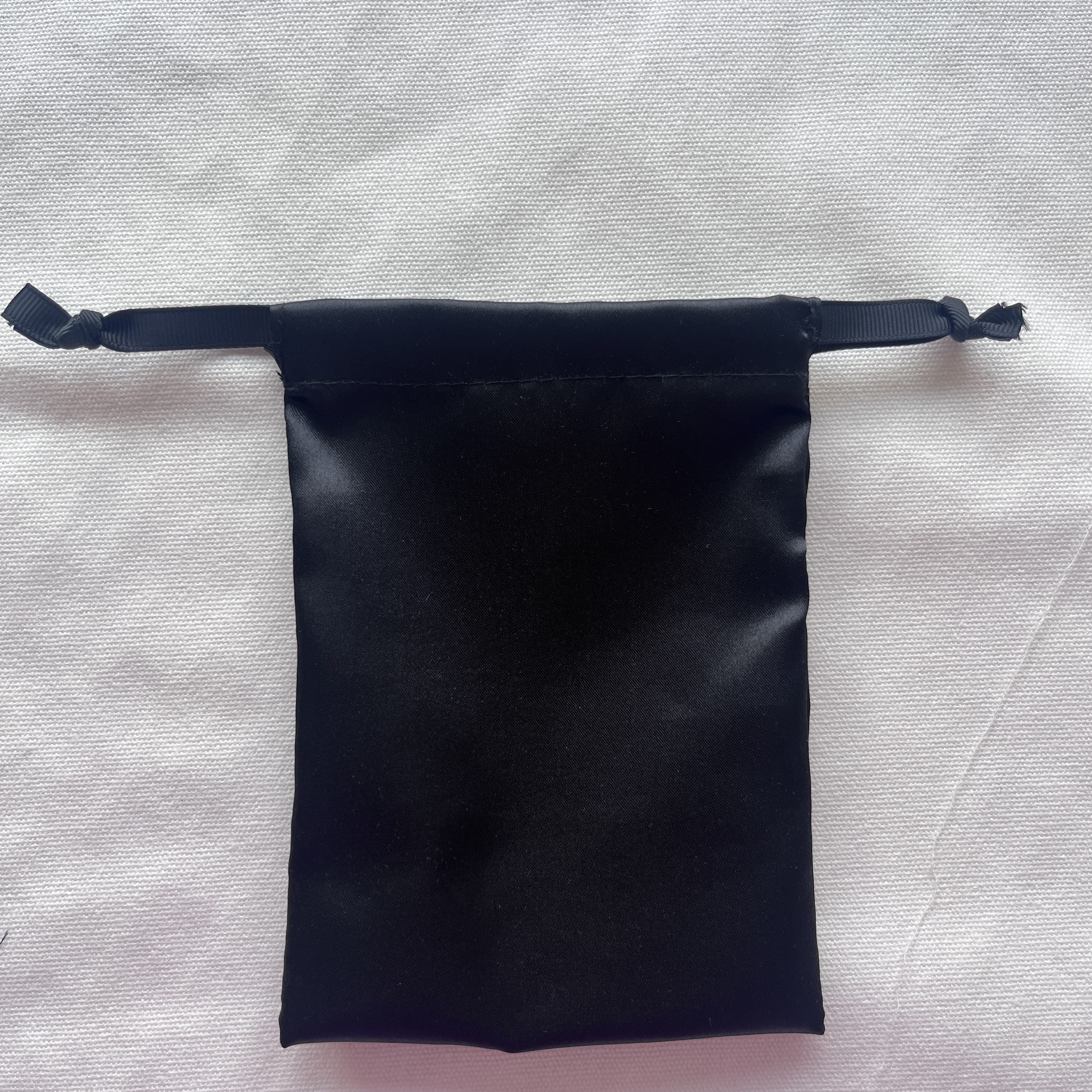 Shenzhen Huahongchang Packaging Products Co., Ltd. Environmentally friendly and moisture proof silk satin fabric bag of gift bag black and white custom drawstring drawstring bag