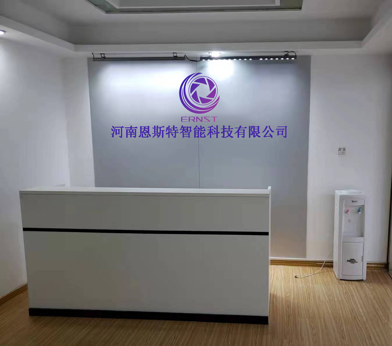 Henan Ernst Smart Technology Co., Ltd. 360 photo booth