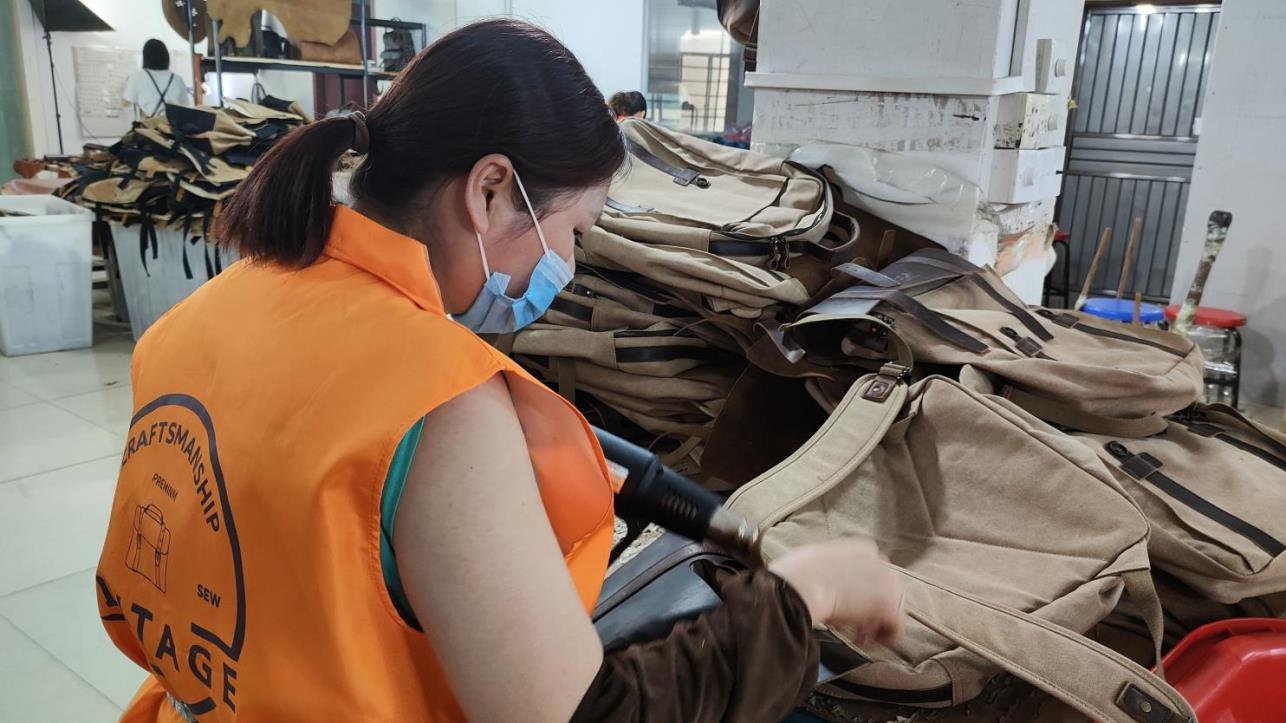 Guangzhou Vintagestyle Leather Co., Ltd. Leather Duffle Bags