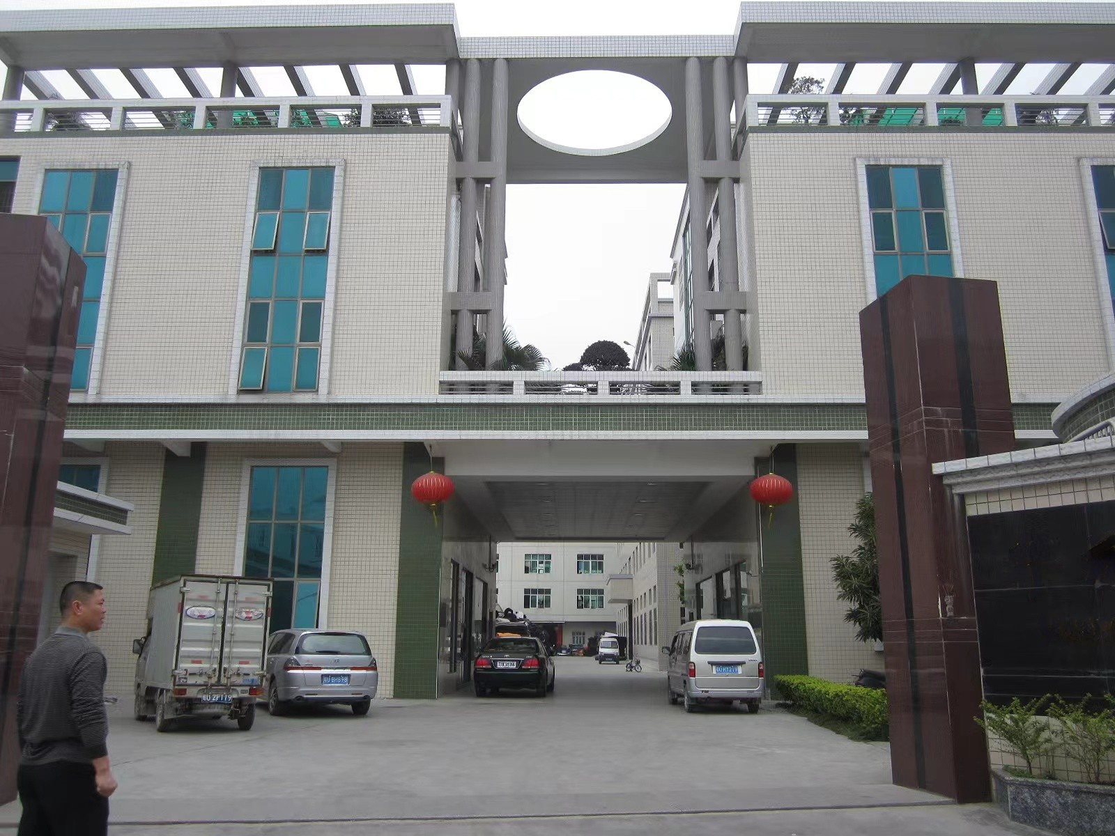 Hangzhou Yingqiaosi Technology Co., Ltd. sandals