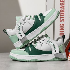 High quality men's niche comfortable wind bread casual board shoes factory price large size leather walking shoes