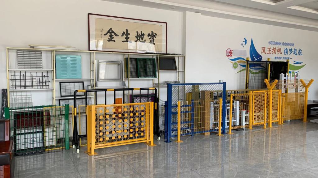Anping County Honly Metal Products Co., Ltd. 3D Curved Wire Mesh Fence