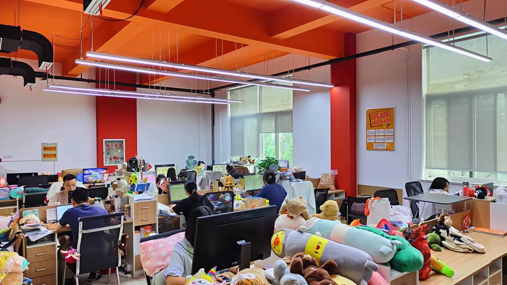 Yangzhou Creative Toys and Gifts Co., Ltd. Plush Slippers