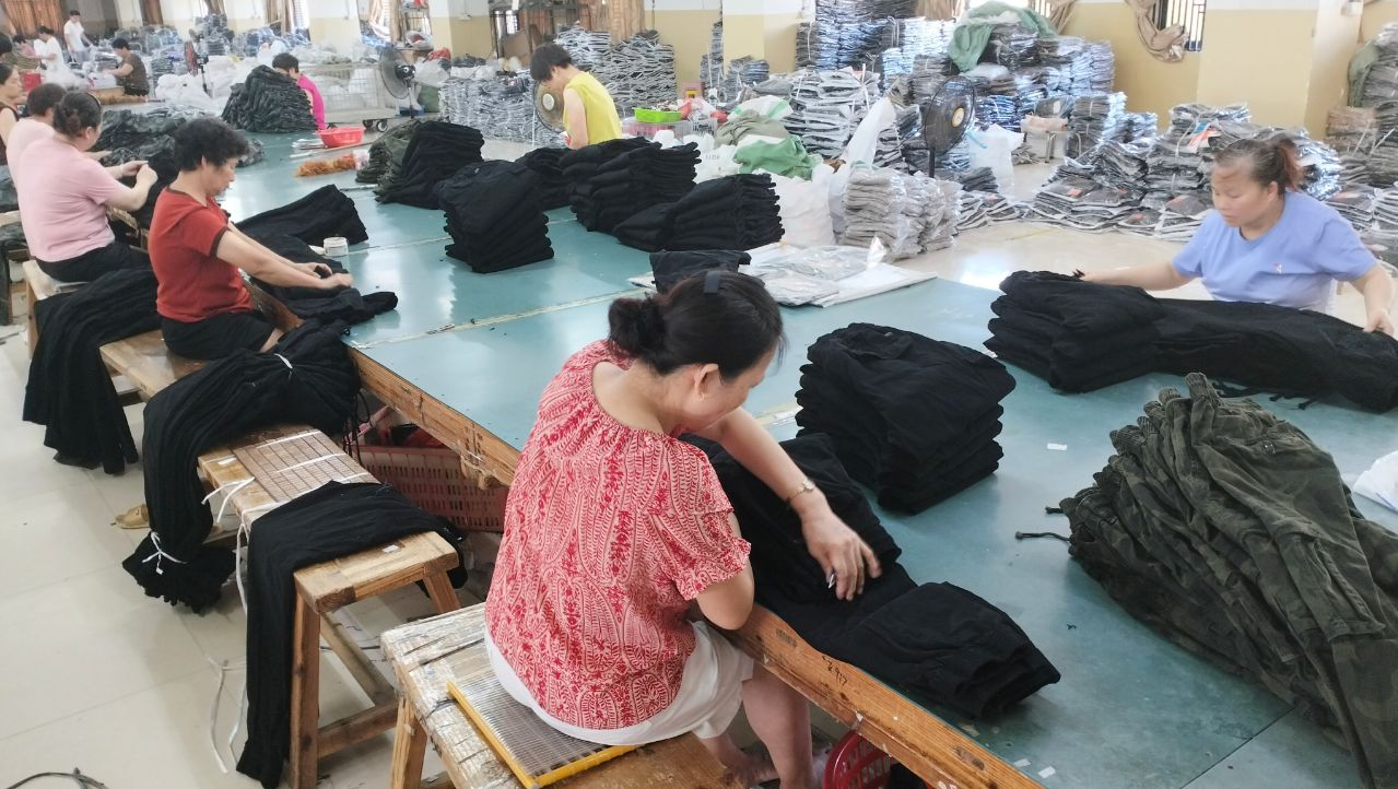 Jinjiang Bawangcheng Cloth Co., Ltd. women's trousers