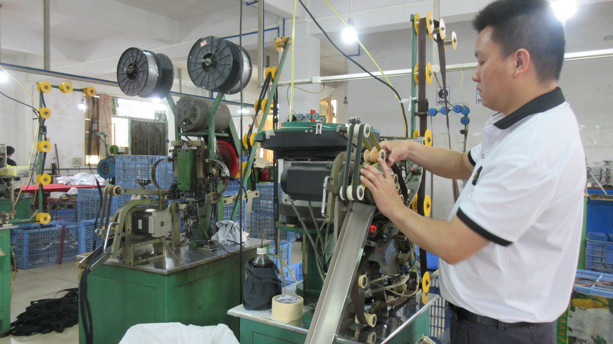 Guangzhou Jiaxin Shoe Material Co., Ltd. Metal Zippers
