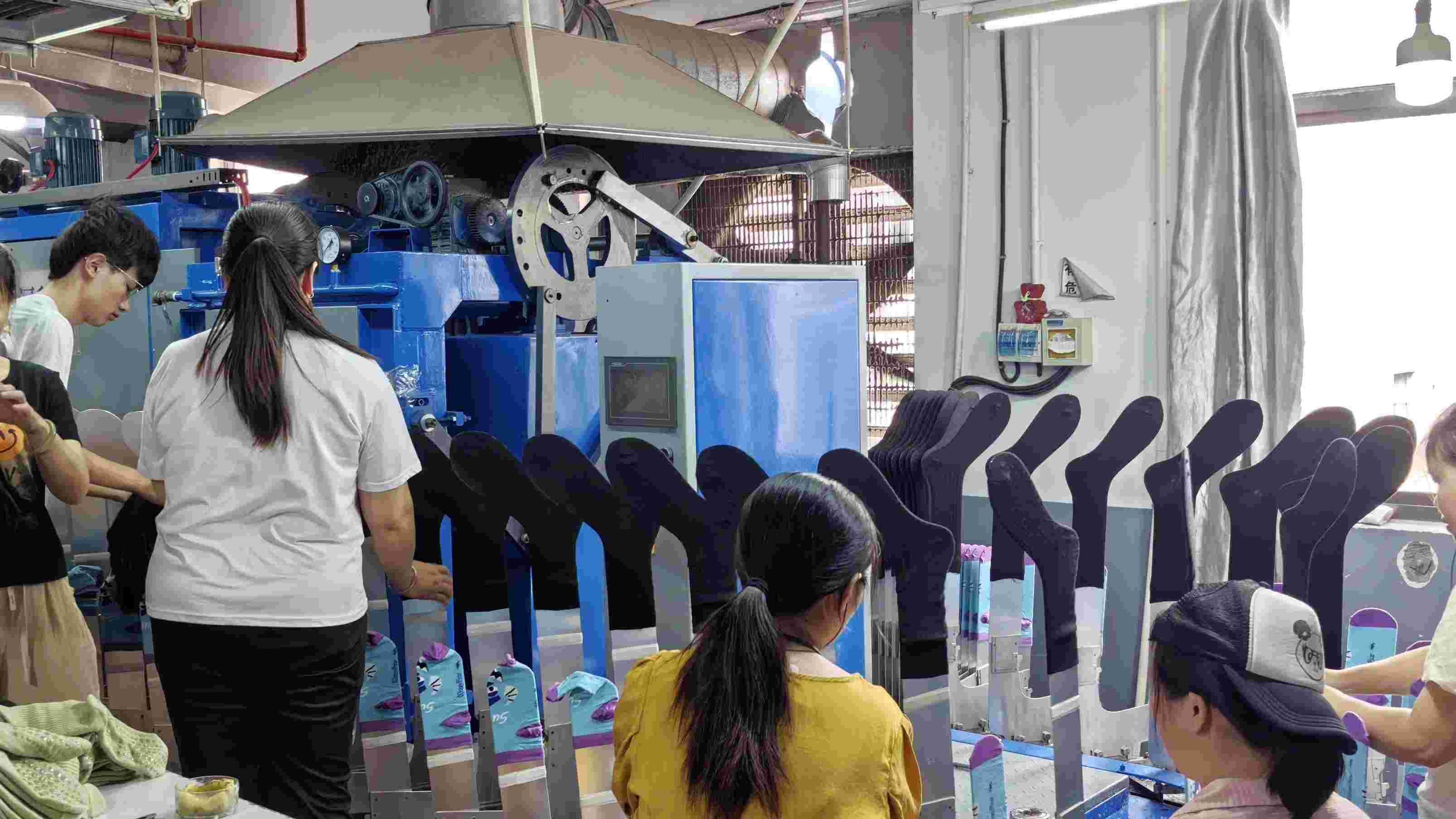 Haining Shanxin Sock Co., Ltd. factory image 5