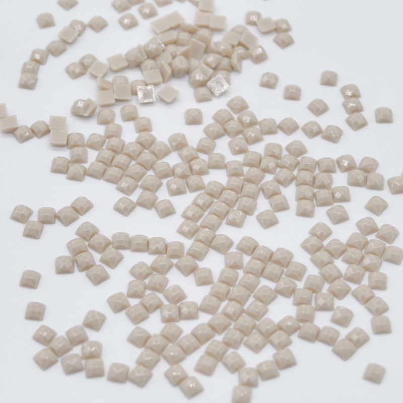 Yiwu City Zhenxiong Plastic Industry Co., Ltd. Wholesale Diamonds 5d Diamond Painting Resin Drills Beads 2.5mm Square Diamond Dotz Drills