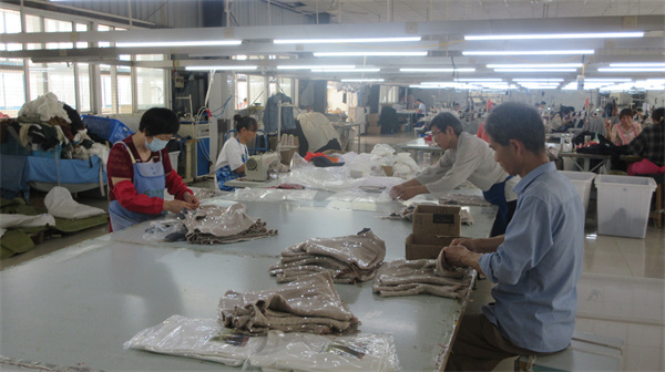 Ningbo Yuxi Clothing Co., Ltd. Christmas costumes