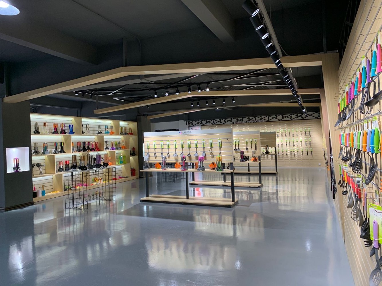 Yangjiang Zhiyuan Hardware&Plastic Products Co., Ltd. Kitchen knife
