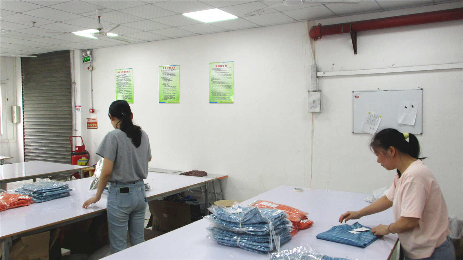 Dongguan Aika Apparel Co., Ltd. Tracksuits