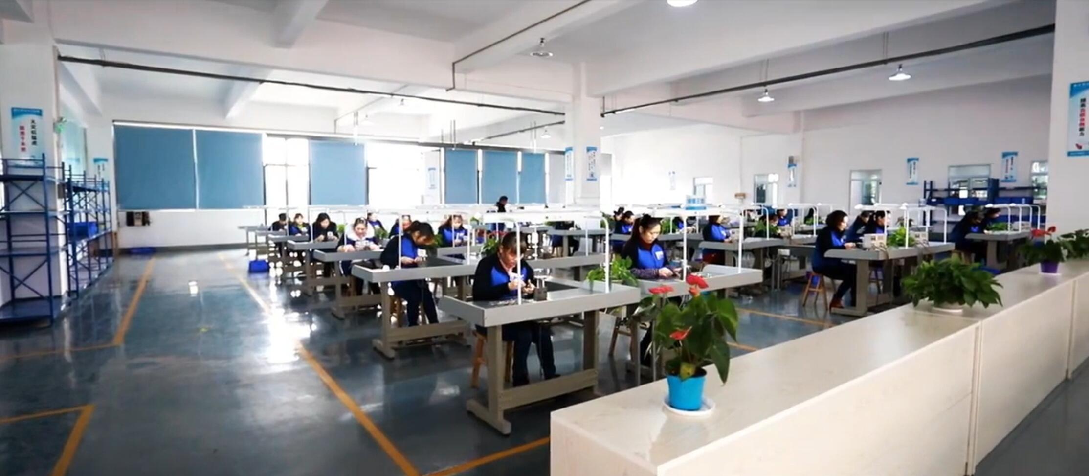 Yiwu Fuqian Eyewear Co., Ltd. Sunglasses
