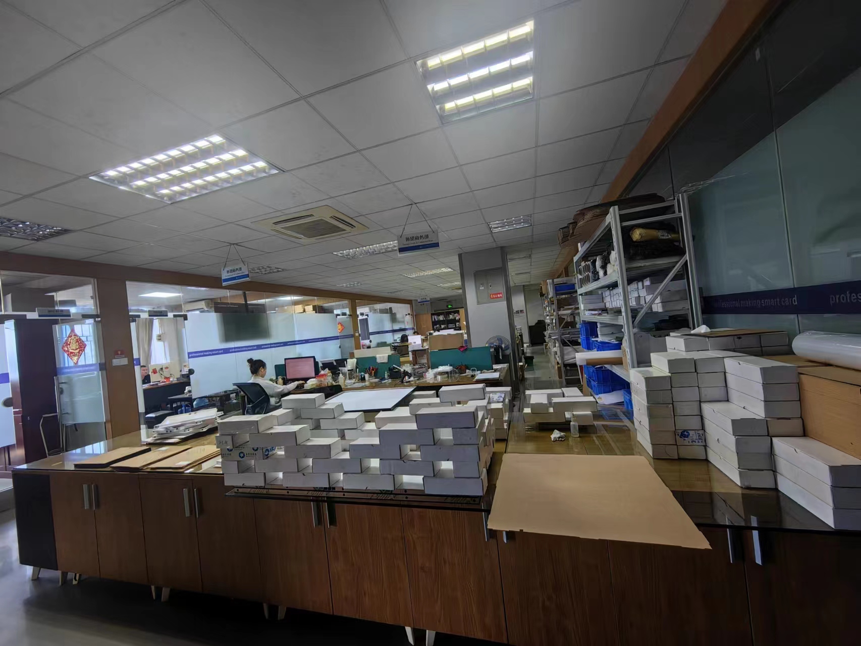 Shenzhen Yinliang Industrial Co., Ltd. Display stand