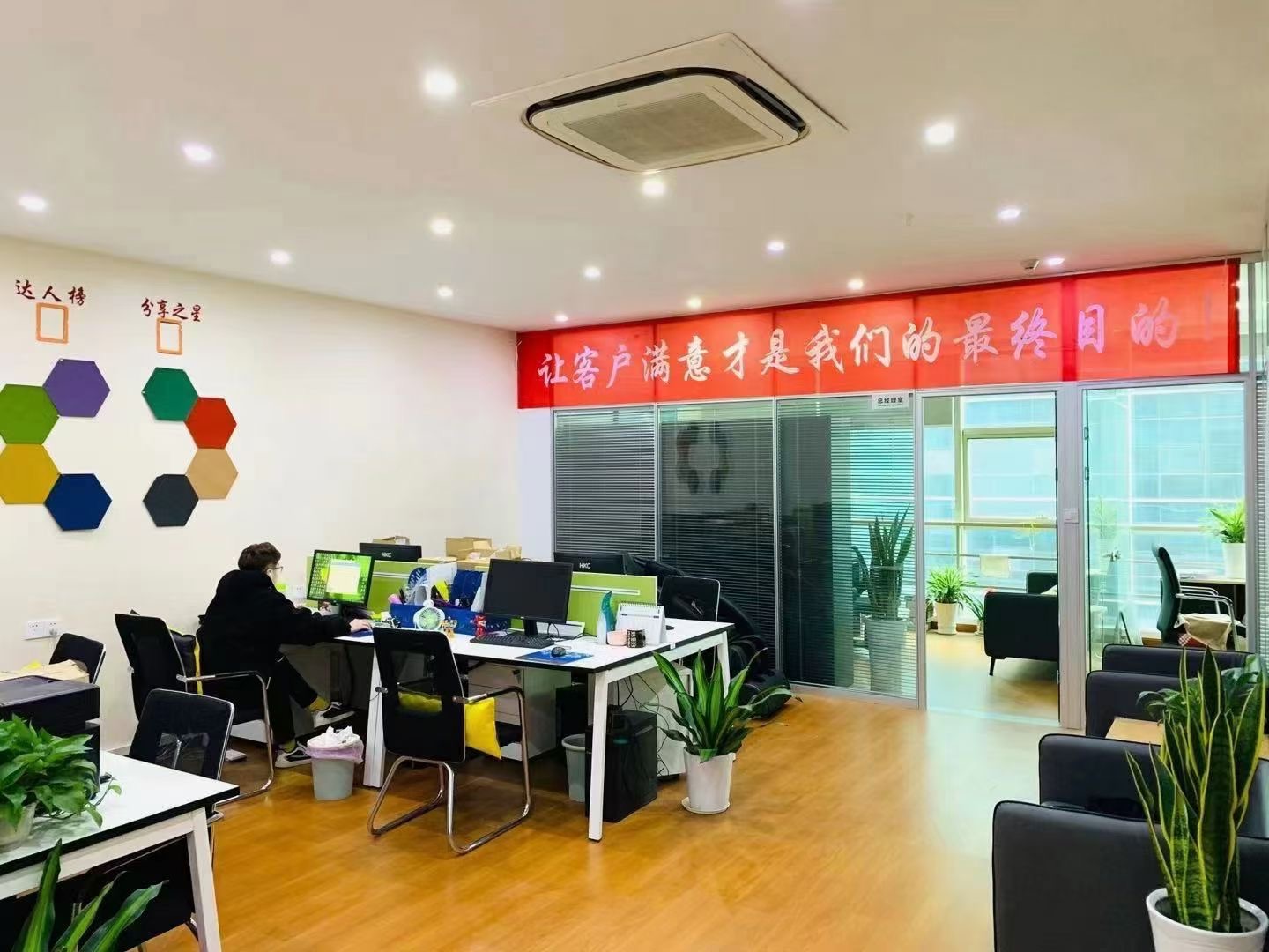 Ningbo Flypack International Trading Co., Ltd. plastic bottles