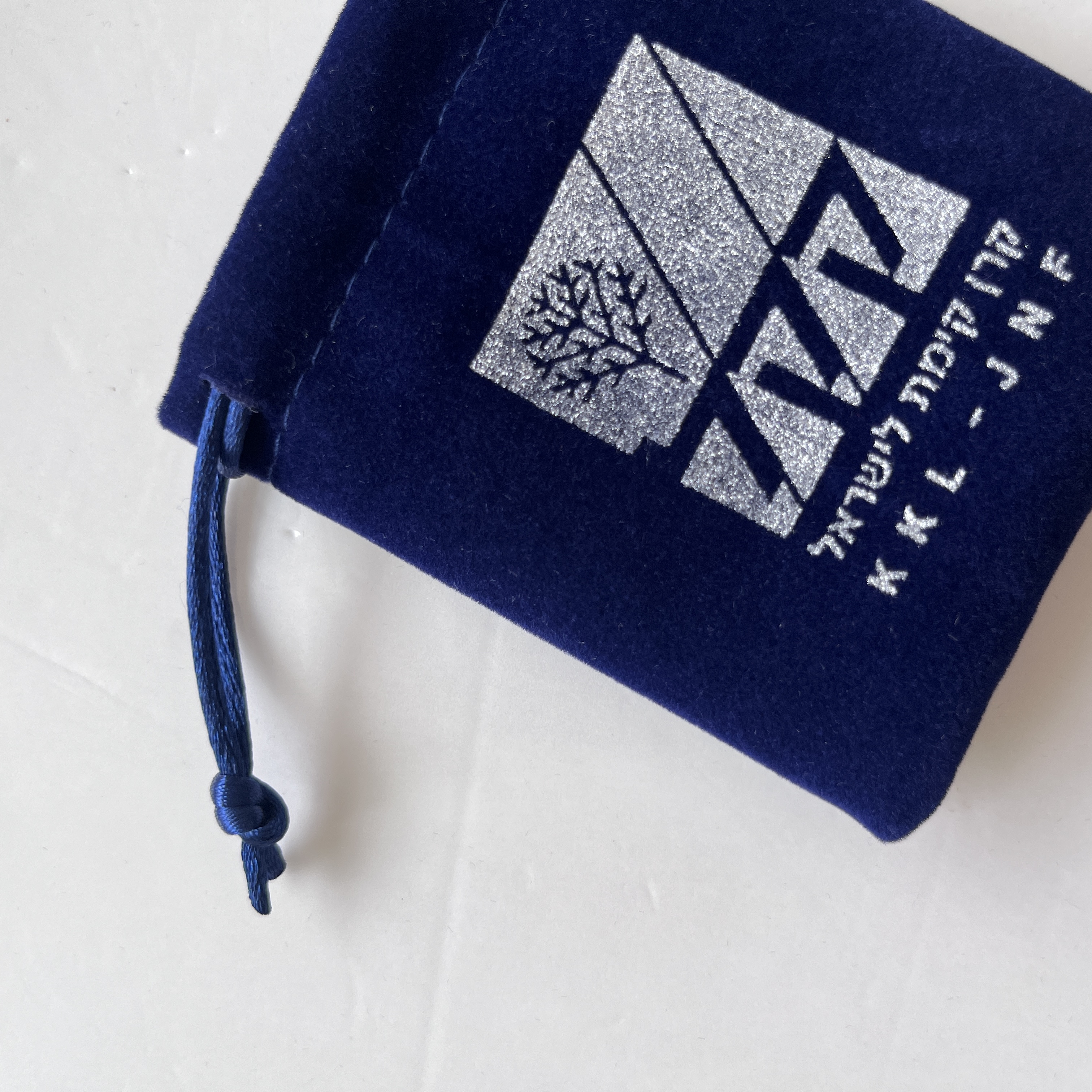 Shenzhen Huahongchang Packaging Products Co., Ltd. Customized Blue Exquisite Velvet Jewelry Boutique with Drawstring Drawstring Strap Pocket Small Bag