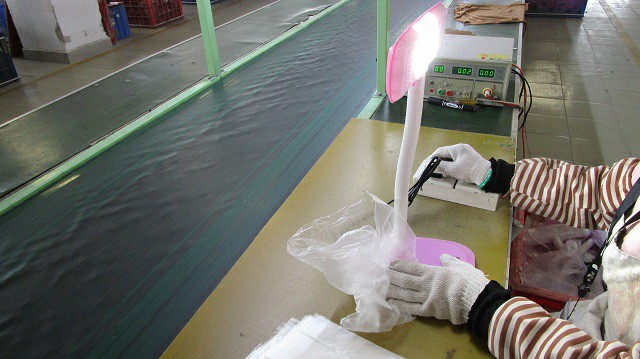 Foshan Shunde Leliu Town Yingke Lighting Appliance Co., Ltd. Desk Lamp