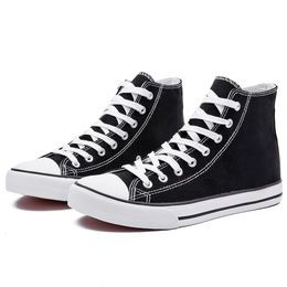 Men vulcanized shoes, made of canvas upper and rubber outsole