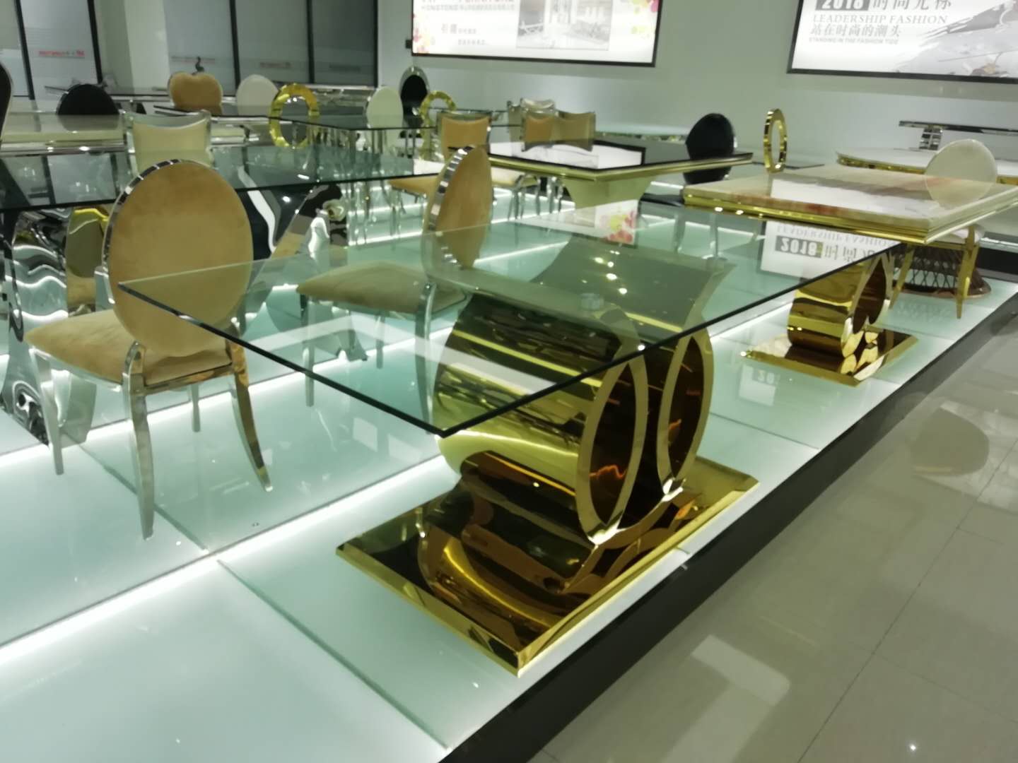 Foshan Hongtong Furniture Co., Ltd. Metal Bed