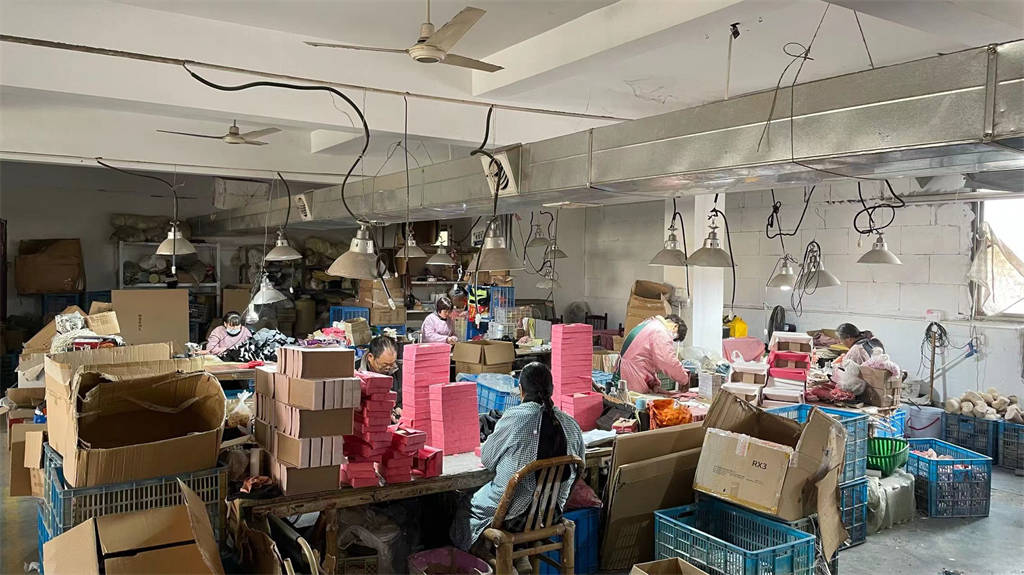 Xianju Yijia Arts & Crafts Co., Ltd. Jewelry Cabinets