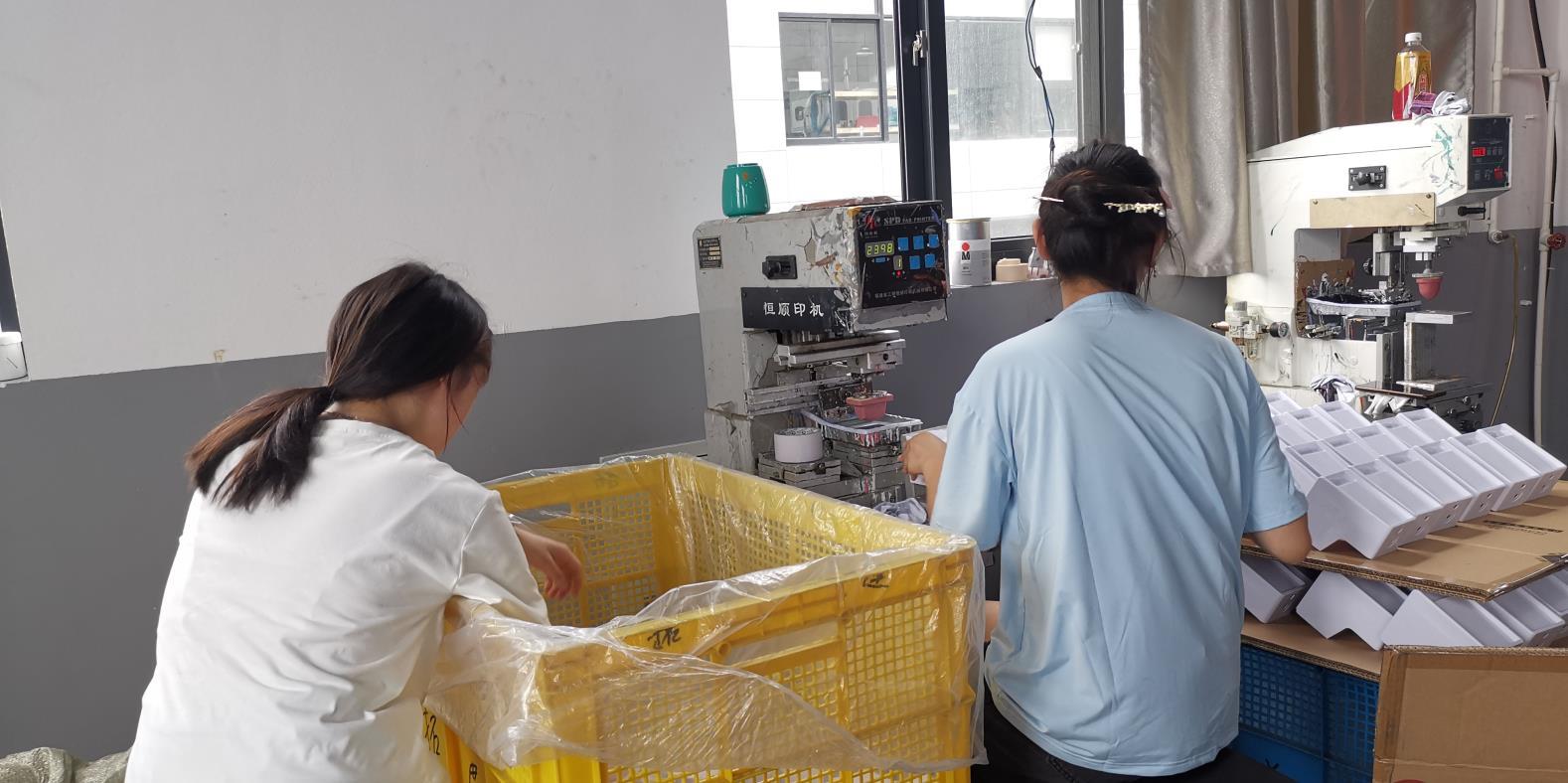 Ningbo Jinyi Import And Export Co., Ltd. Pencil cases