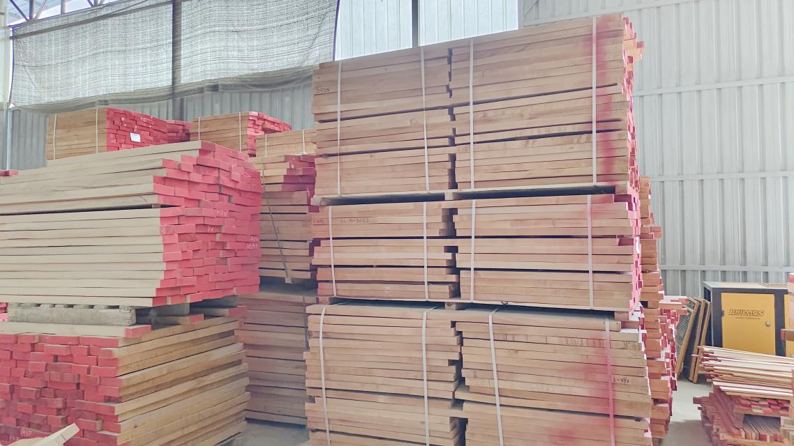 Yiwu Qunsen Craft Co., Ltd. Beard Brush