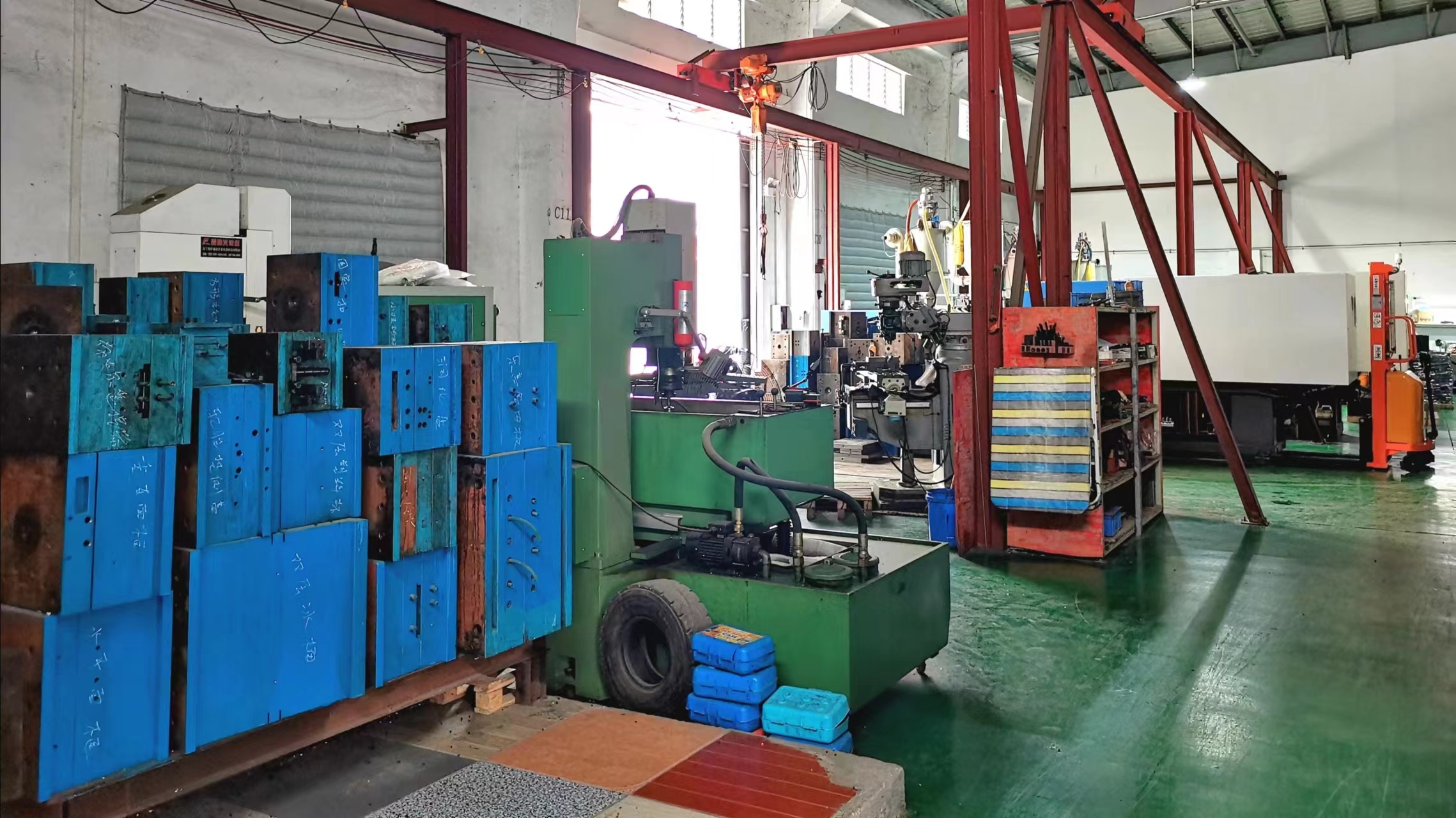 Zhongshan Penghui Qinghai Metal & Plastic Co., Ltd. Plastic Injection Molds