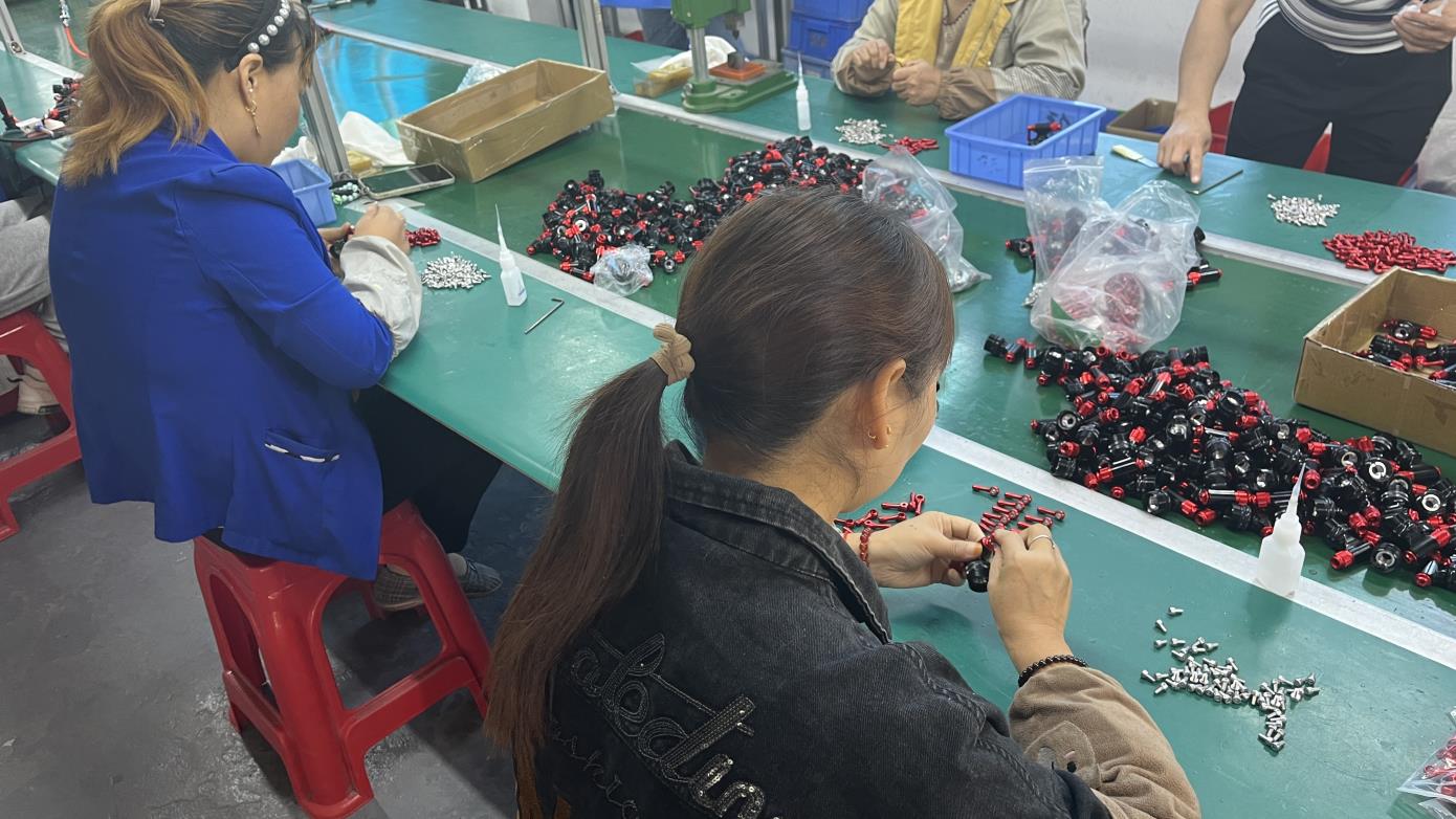 Yiwu Lutuo Network Technology Co., Ltd. Bicycle Light