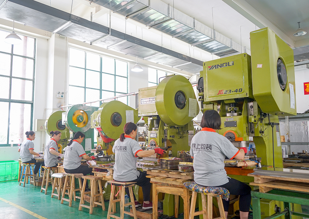 Luan Jinshang Tin Box Co., Ltd. factory image 2