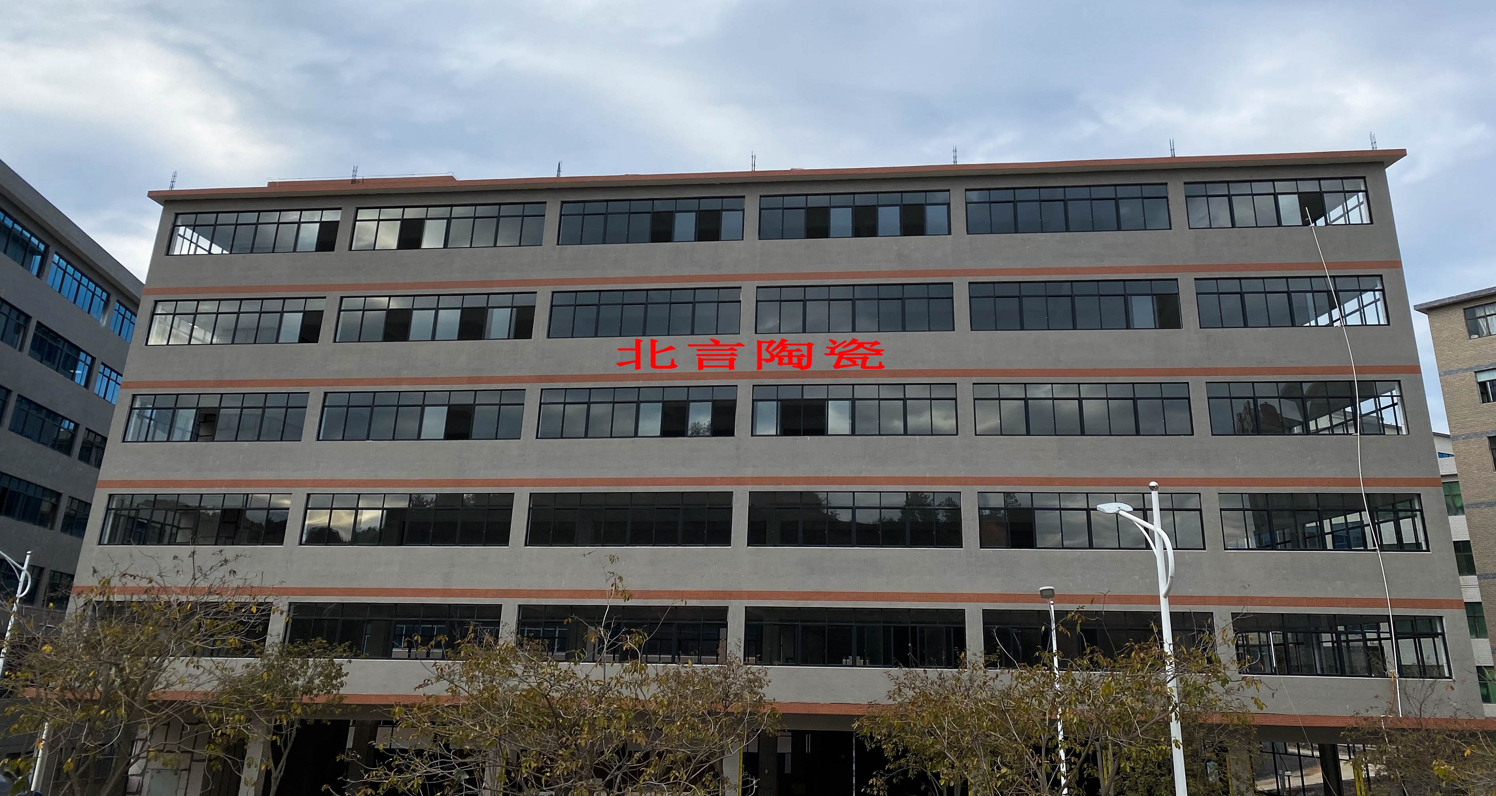 Fujian Dehua Mengen Ceramics Co., Ltd. ceramic vase
