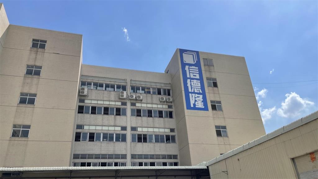 Guangdong Sindron Intelligent Technology Co., Ltd. Drink and Snack Vending Machine